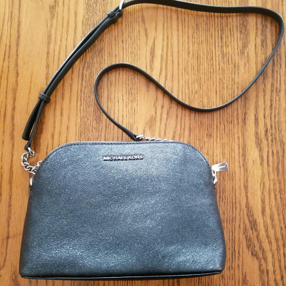Michael Kors MK Dome Crossbody Dome purse Black